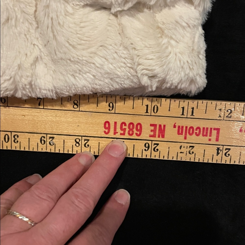 Elegant Cream Faux Fur Women's Hat - Picture 7 of 7